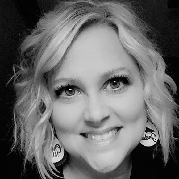 Meet your Posher, Kendra - Picture 3 of 3